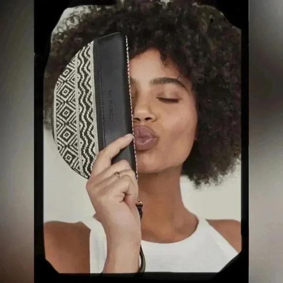 Elizabeth and James Vegan Half Moon Black White Wristlet 8 Slots Credit Cards - Picture 1 of 11